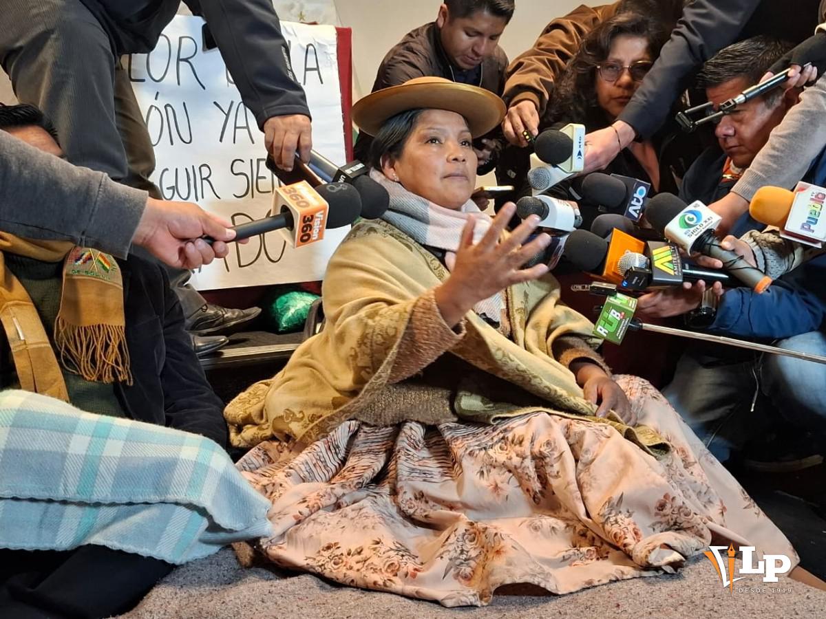 La senadora Crispín en huelga de hambre