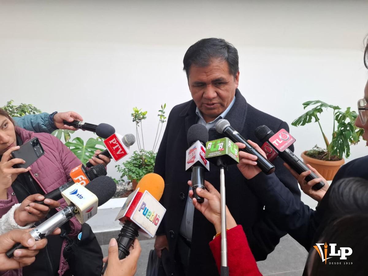 El senador Quispe en conferencia de prensa