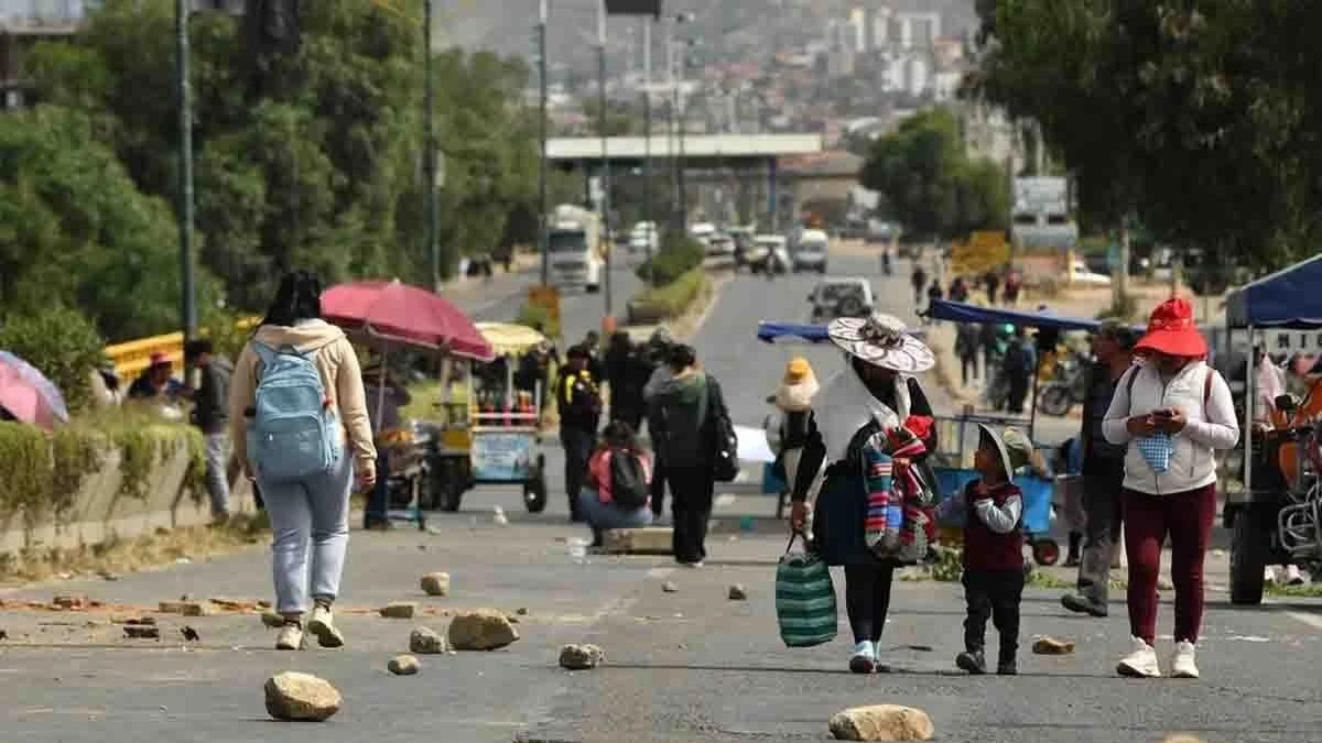 Se reportan 66 puntos de bloqueo activos en las rutas del país