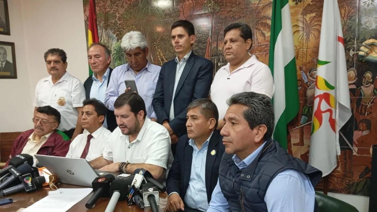Representantes del Movimiento Cívico Nacional