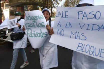 Médicos marchan en La Paz exigiendo el fin de los bloqueos