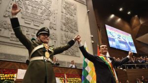 El Presidente Rodrigo Paz y el vicepresidente Edmand Lara en su posesión