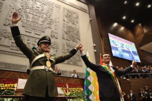 El Presidente Rodrigo Paz y el vicepresidente Edmand Lara en su posesión
