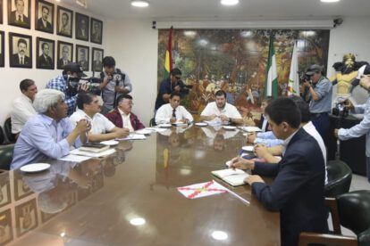 Reunión de los cívicos en Santa Cruz