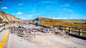 La ABC informó que el sector afectado se localiza pasando el municipio de Laja, a la altura del Puente Pallina.