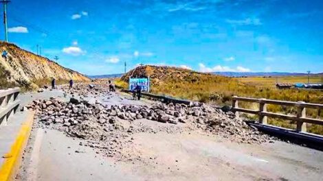 La ABC informó que el sector afectado se localiza pasando el municipio de Laja, a la altura del Puente Pallina.