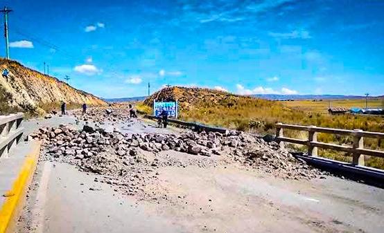 La ABC informó que el sector afectado se localiza pasando el municipio de Laja, a la altura del Puente Pallina.