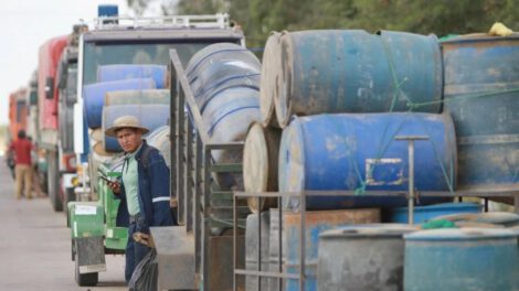 En Pando, el carburante ingresará por territorio peruano. Mientras tanto, Beni negocia con empresas brasileñas