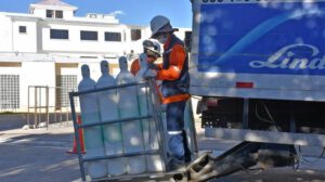 Ministerio de Salud entrega 486 tanques de oxígeno a La Paz y El Alto