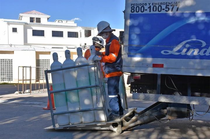 Ministerio de Salud entrega 486 tanques de oxígeno a La Paz y El Alto