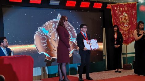 Jared Andrew Rivero Montes, estudiante destacado en ciencias exactas y Astronomía, ganador de medalla de oro.