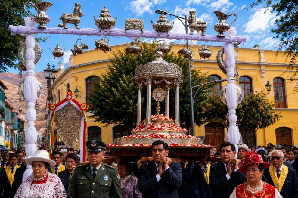 La procesión de la Sagrada Custodia con la Hostia Divina solo se realiza en cuatro ciudades del mundo, incluyendo en Potosí