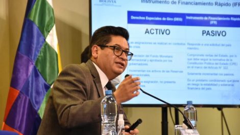 El ministro de Economía, Marcelo Montenegro, habla sobre la Ley de ganancias ilícitas