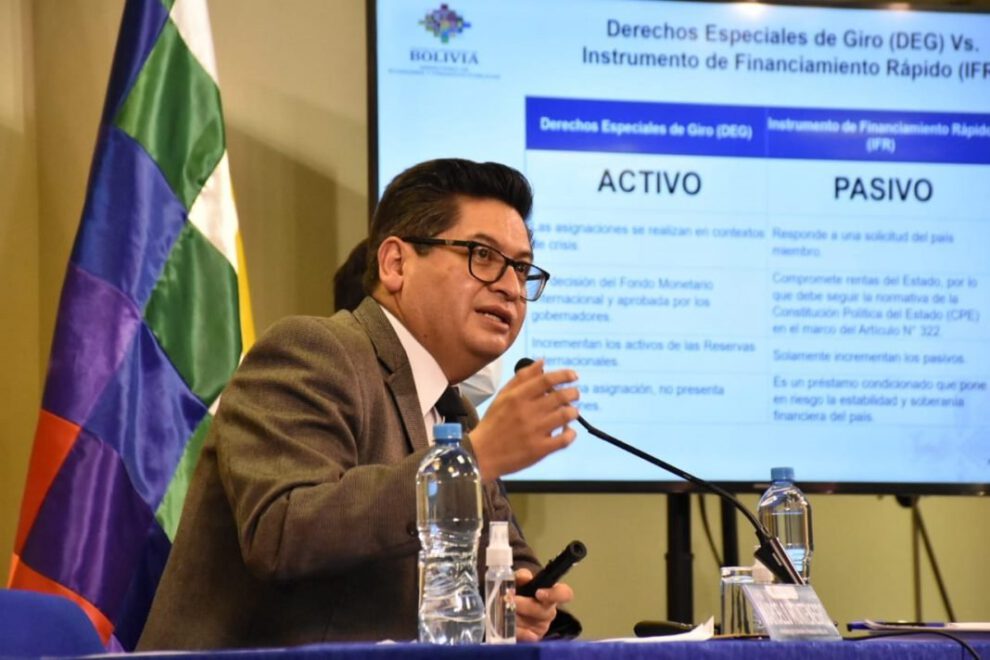 El ministro de Economía, Marcelo Montenegro, habla sobre la Ley de ganancias ilícitas