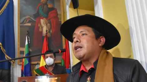Gobernador Santos Quispe exige al Gobierno devolver Adepcoca a los cocaleros