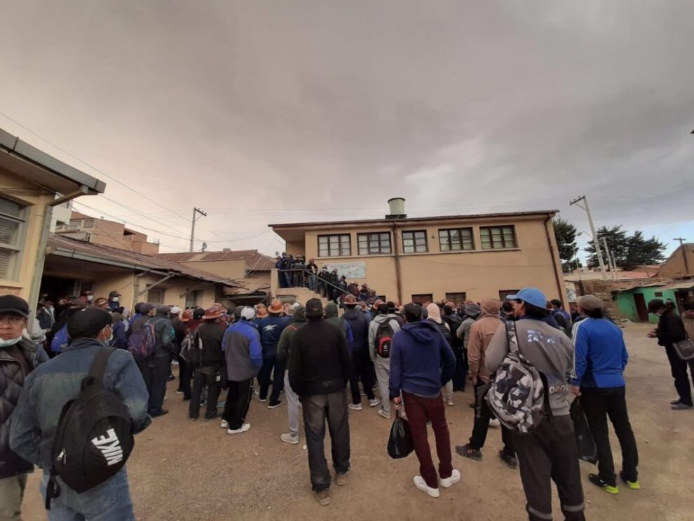 Mineros exigen cumplimiento del Convenio Quinquenal a Comibol