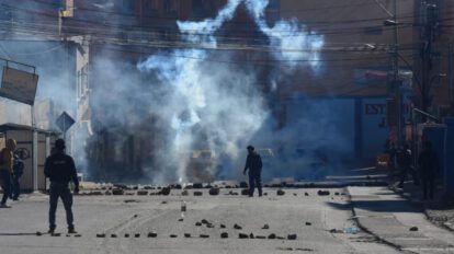 Enfrentamientos entre policías y cocaleros en La Paz