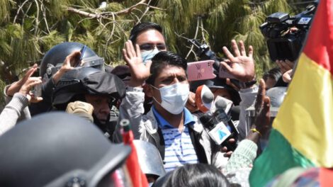 Arnold Alanez denuncia violencia en Adepcoca