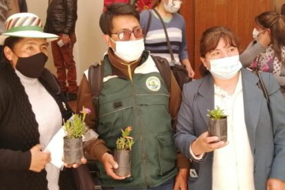 Campaña de forestación en Oruro por el Día del Árbol
