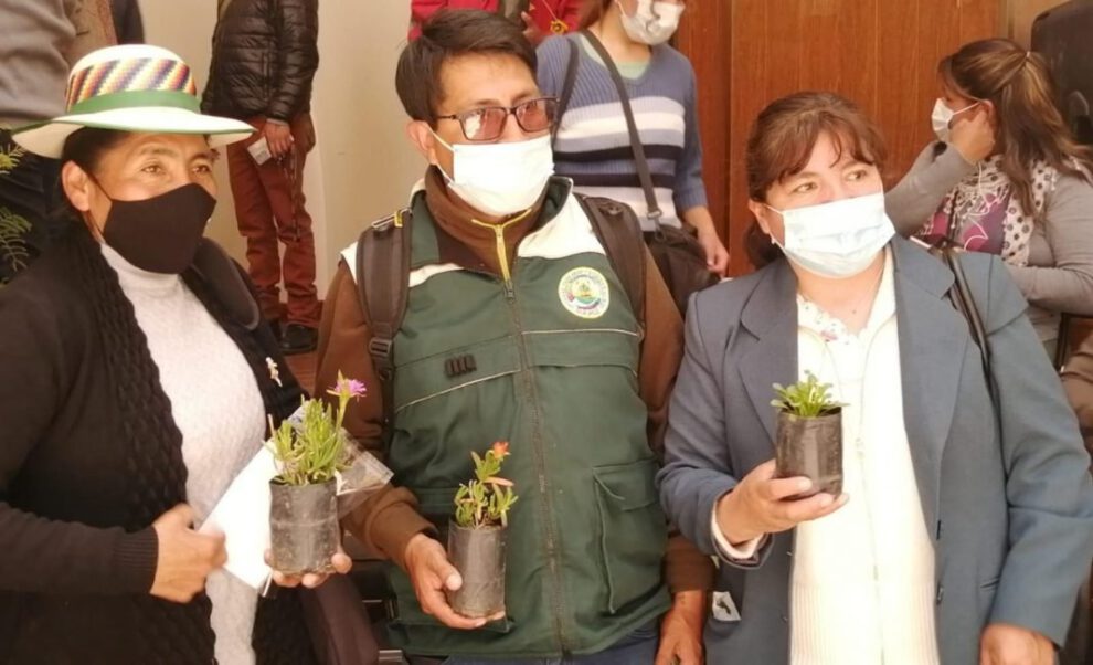 Campaña de forestación en Oruro por el Día del Árbol