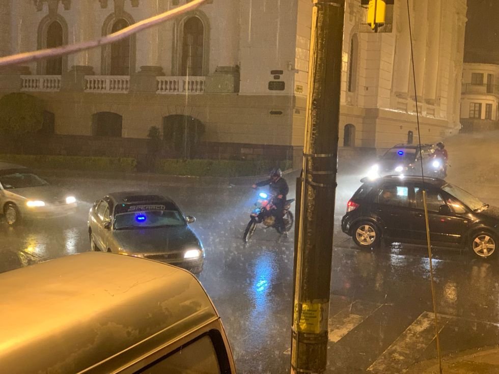 Intensa lluvia con granizo en Sucre