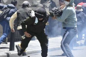 Cocaleros en vigilia en La Paz