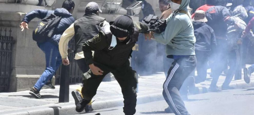 Cocaleros en vigilia en La Paz