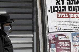 Ciudadano de Israel usando barbijo debido al Covid-19