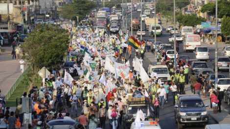 Diálogo con indígenas en Santa Cruz