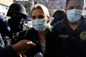Añez decepcionada de Murillo