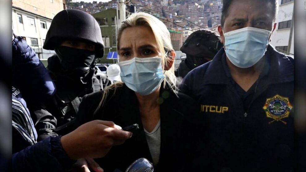 Añez decepcionada de Murillo