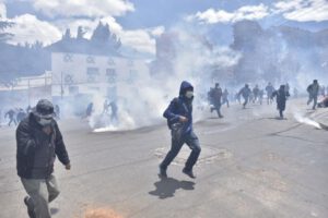Enfrentamientos entre cocaleros y policías en La Paz