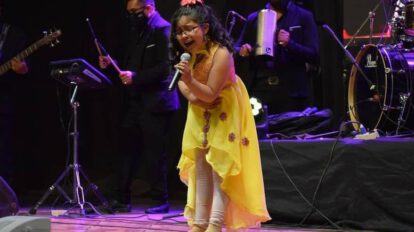 Aylín Bernal, la niña que canta y encanta