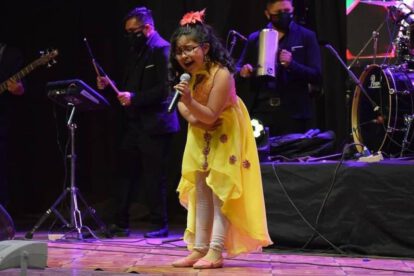 Aylín Bernal, la niña que canta y encanta