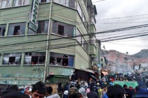 Cocaleros toman sede de Adepcoca en La Paz