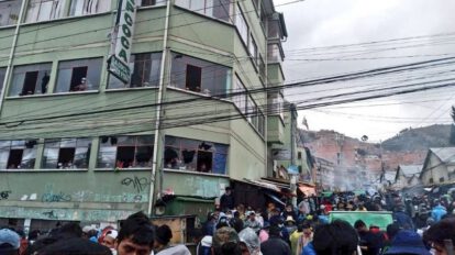 Cocaleros toman sede de Adepcoca en La Paz