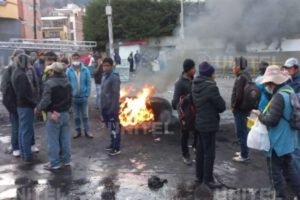 Cocaleros en vigilia para resguardar instalaciones de Adepcoca