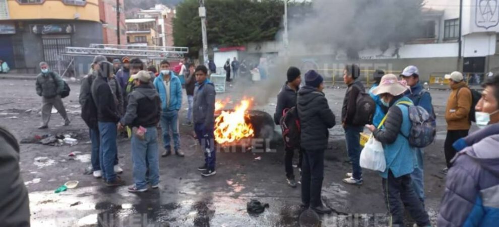 Cocaleros en vigilia para resguardar instalaciones de Adepcoca