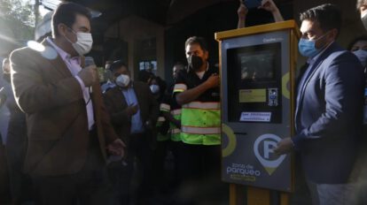 Inauguración de parqueo inteligente en Cochabamba