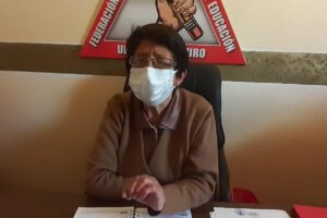Vacunación de maestros en Oruro