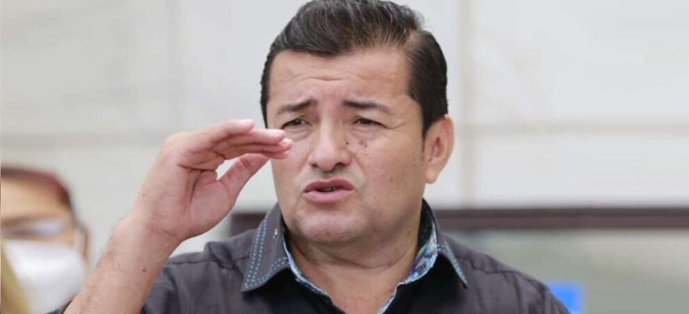 El alcalde de Santa Cruz de la Sierra, Jhonny Fernández, anuncia que acatará el paro