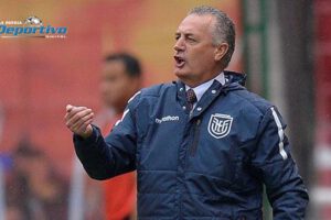 Gustavo Alfaro dirige a la selección ecuatoriana de fútbol