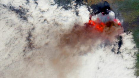 Erupción volcánica en Cumbre Vieja vista desde el espacio