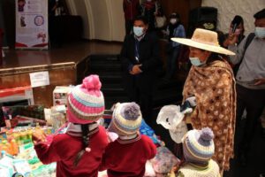Ayuda solidaria a familias de escasos recursos en Oruro