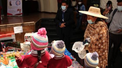 Ayuda solidaria a familias de escasos recursos en Oruro