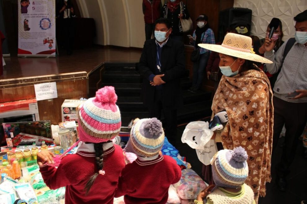 Ayuda solidaria a familias de escasos recursos en Oruro