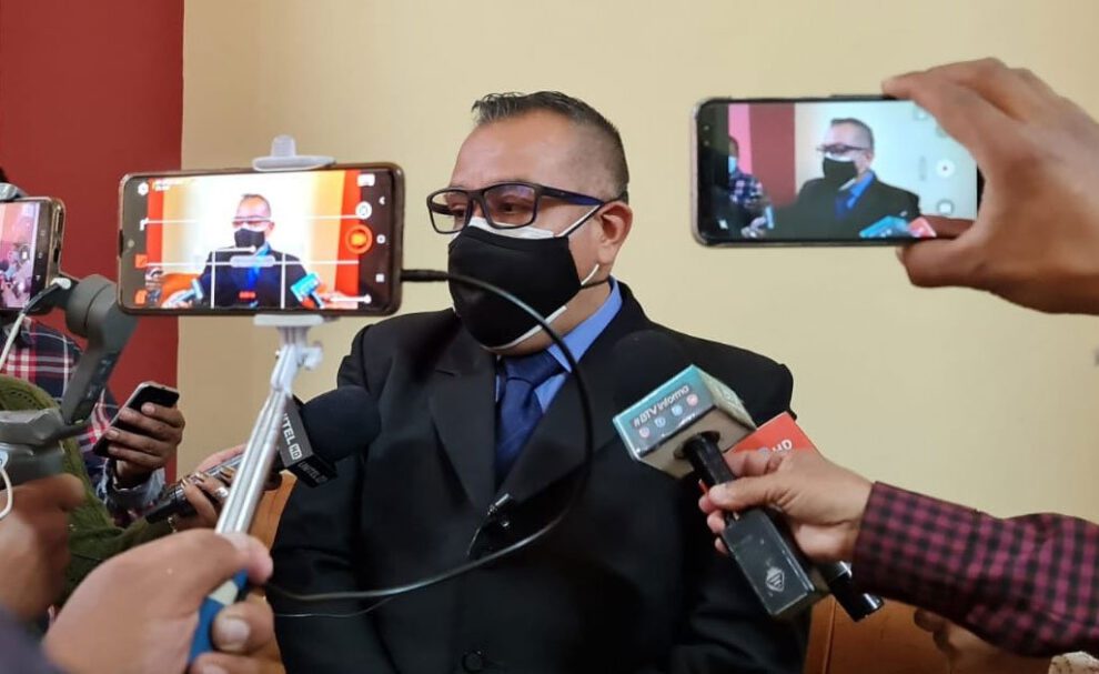 Cox califica a Reyes Villa de corrupto sentenciado