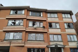 Explosión en Villa Fátima afecta a un motorizado y un inmueble