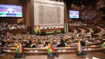 Cortina de humo en suspensión de declaración de Luis Fernando Camacho