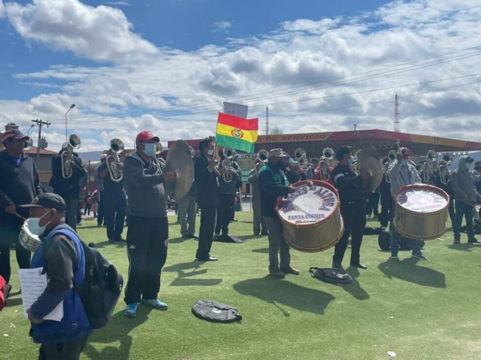 Santa Cecilia pide transporte con música y bloqueo